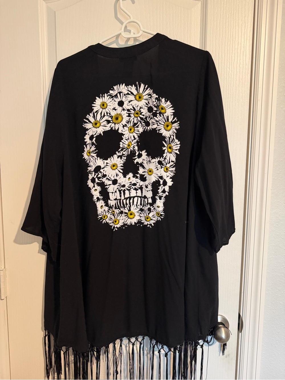 Hot topic Black Floral Skull Fringe kimono